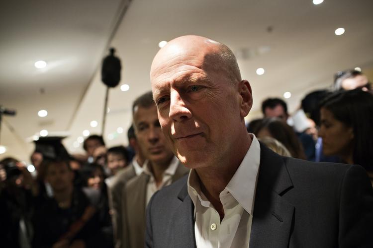 Willis. Den 57-årige amerikanske skuespiller er i Cannes med Wes Andersons finurlige film. Og skulle der være nogen, der spørger, om man nogensinde ser Bruce Willis som John McClane igen, er svaret »ja, til næste år«. Optagelserne til 'A Good Day to Die Hard« er undervejs. 