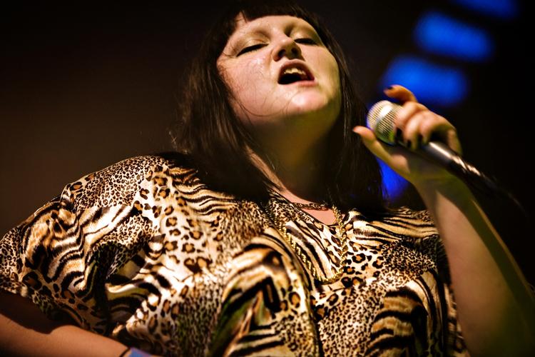 ikon. Gossip, med det karismatiske kvindeikon Beth Ditto i front, har eksisteret siden 1999. Bandet gæstede Roskilde-festivalen i 2008 (billedet). 