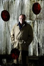 Standpunkt. Sidste år erklærede forfatter Leif Davidsen sin modstand mod e-bøger. Nu opgiver han kampen. 