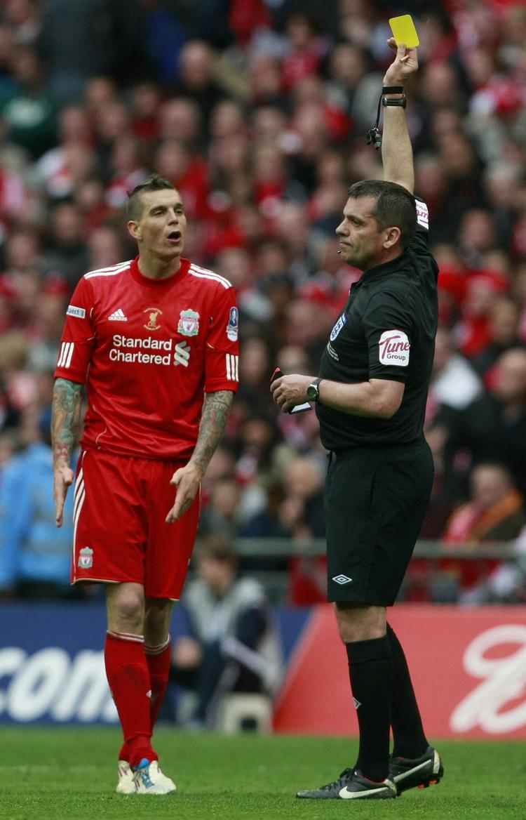 Øv. Agger fik ikke kun gult i FA Cup-finalen, Liverpool tabte også med 2-1 til Chelsea. 