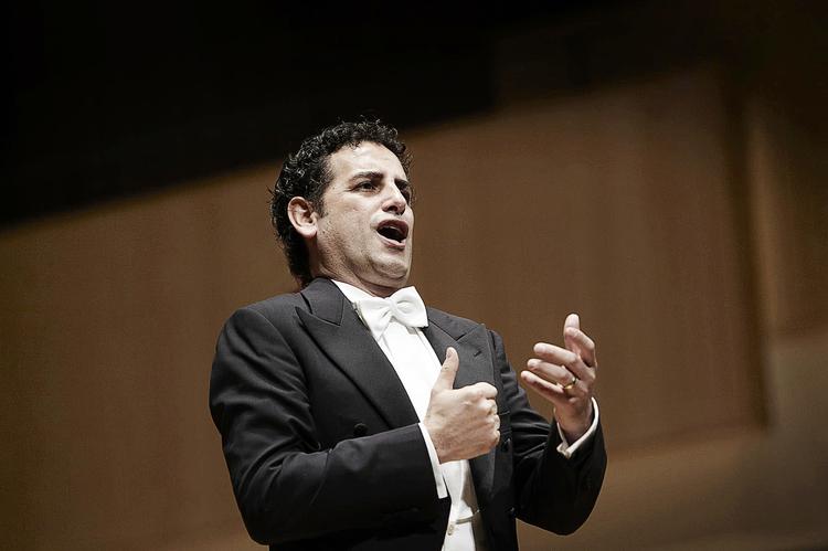 Charme. Trods fokus og præcision, der gjorde Flórez' aften til en i bedste  forstand stram oplevelse, var tenoren  også en charmør. 