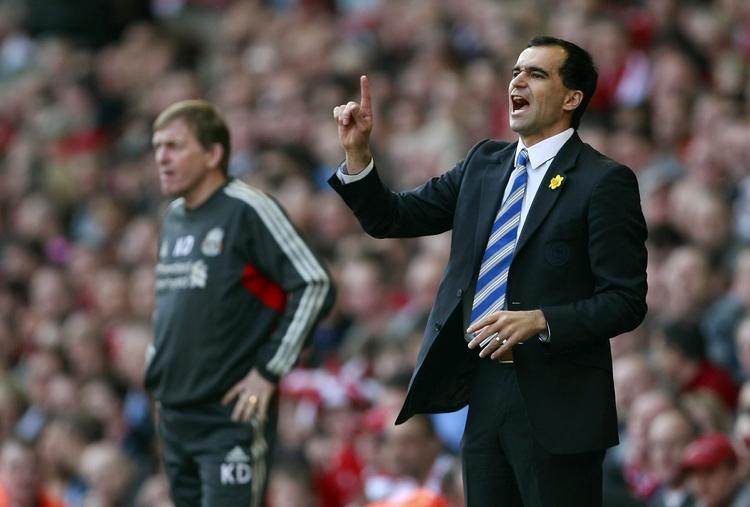 stilskifte. Efter to sæsoner hos Swansea og tre hos Wigan er 38-årige Roberto Martinez et emne som afløser for Kenny Dalglish (tv.) i Liverpool. 