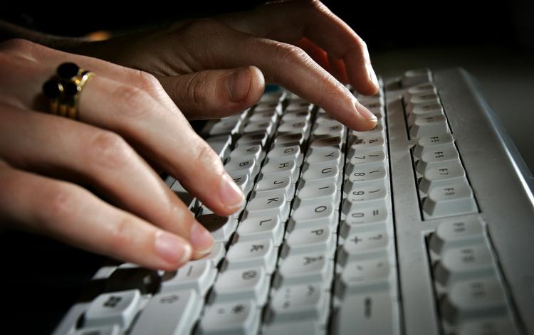 SANDHED. Nu bliver det sværere for marketing-folk, PR-chefer, spindoktorer og politikere at binde os en historie på ærmet via email. LazyTruth-softwaren kan sortere løgnene i din indbakke fra. (Arkivfoto) 