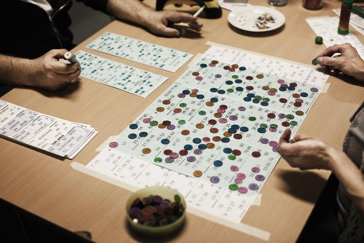 Velgørenhed. Seks plader koster 40 kroner, når Vesterbro spiller bingo, og pengene går ubeskåret til Det Mobile Fixerum. 