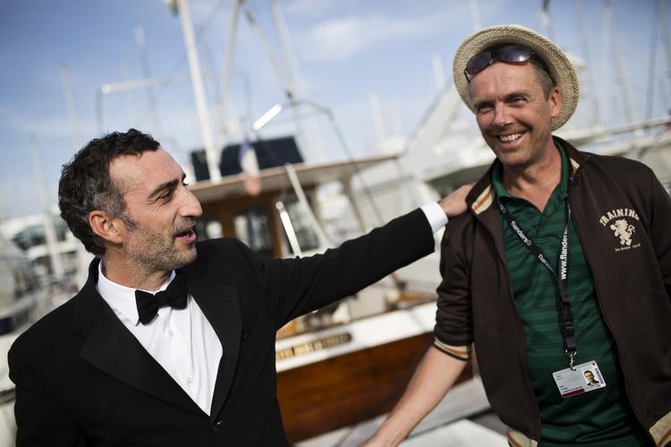 Filmkøbmænd. François Yon hilser på Granddirektør Foss på havnemolen i Cannes. 