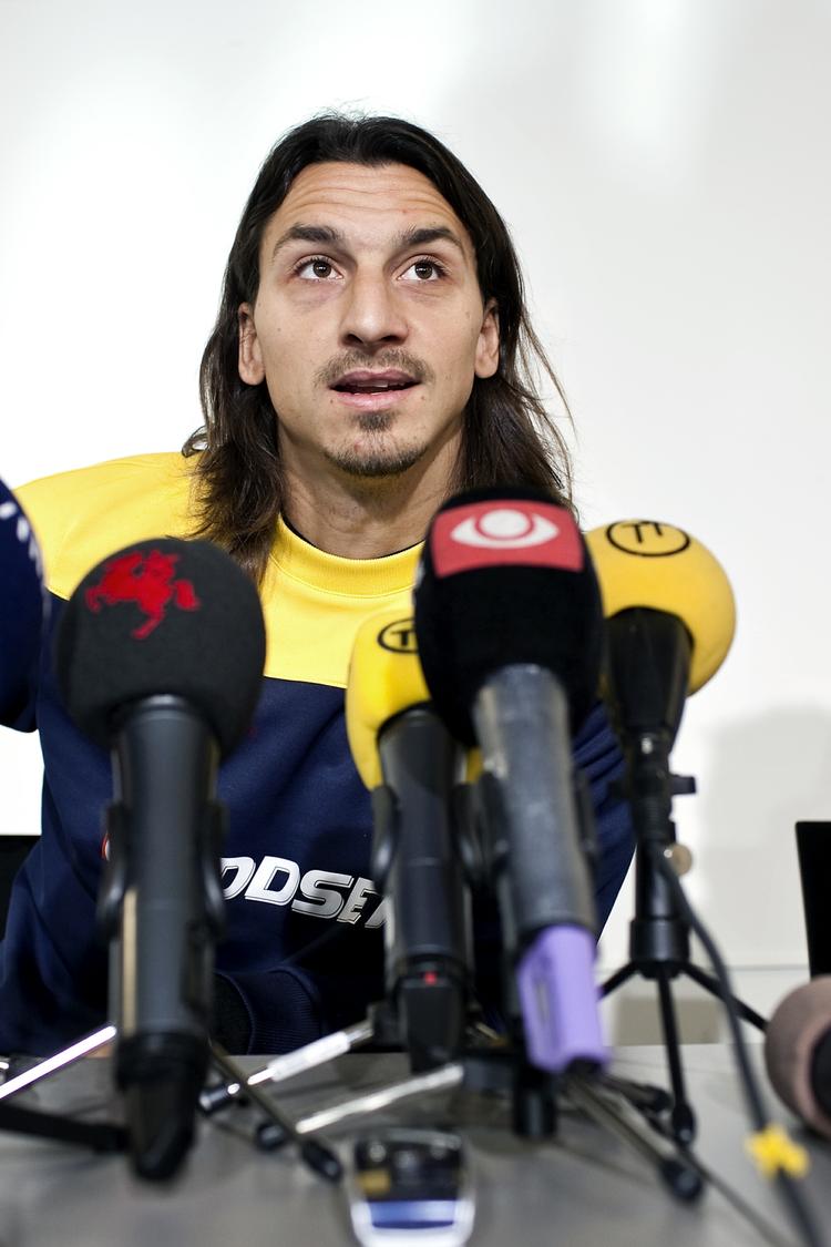 Sprog. Denne mand taler et udmærket svensk; han har sågar været med til at skrive en bog på sproget. Men han ville være prisgivet i København, for han er svensker, og den type mennesker har sværere og sværere ved at forstå dansk. 