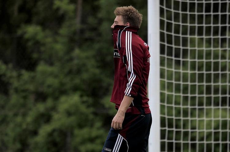 Nøglespiller. Det danske landshold er skidt stillet, hvis Bendtner bliver skadet. Pladsen helt fremme i angrebet er landsholdets akilleshæl, da der ikke er noget fuldgyldigt alternativ til Arsenal-manden. 