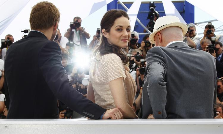 Mandeverden. Kvinderne er selvfølgelig med i Cannes, men ingen instruktørerne er kommet gennem nåleøjet. Det udløser kritik, men festivalenbossen afviser den og siger, at det udelukkende er filmens kvalitet, der afgør, om en film kan være med i hovedkonkurrencen. 