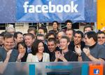 STARTSKUD. 28-årige Mark Zuckerberg fik i dagens anledning lov til at sparke aktiesalget i gang på Wall Street i New York. 