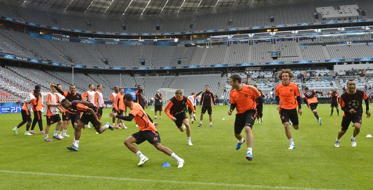 gardering. Chelsea-spillerne træner på Allianz Arena i München før finalen i morgen. Et par nye ansigter dukkede op blandt de kendte stjerner. 