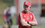 belastende. Bayern Münchens cheftræner Jupp Heynckes overvåger spillernes træning i München dagen før finalen i Champions League mod Chelsea FC. 