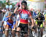 Sejr. Den britiske verdensmester Mark Cavendish (Sky) vandt dagens etape af Giro d'Italia. 