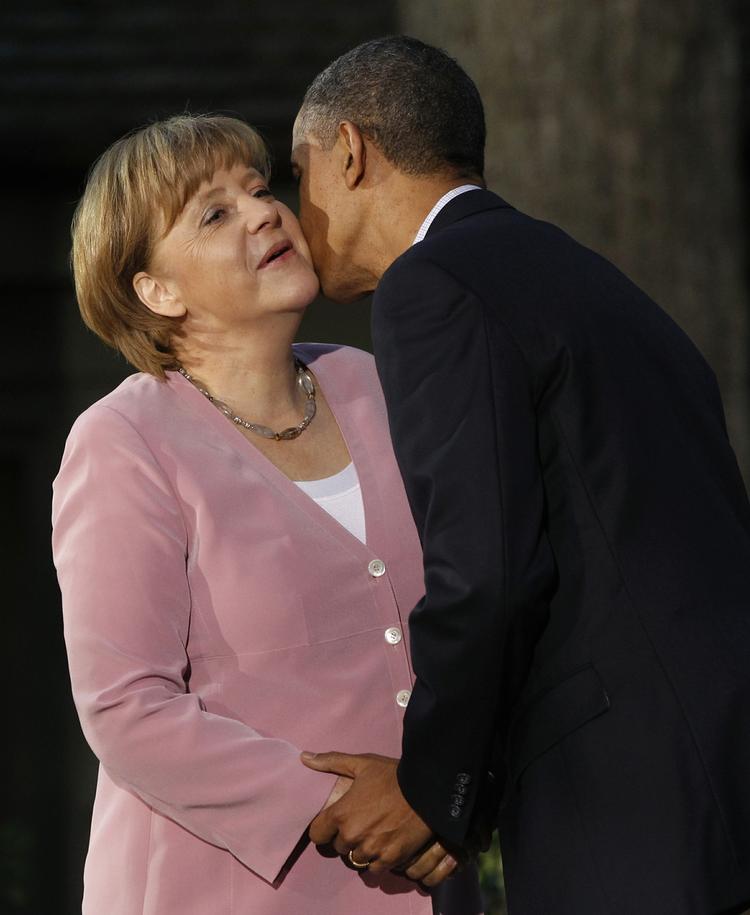 duel. Det er især disse to, som kommer til at krydse klinger på G8-topmødet i USA i weekenden. Barack Obama ønsker, at europæerne sparker gang i væksten, mens Tysklands kansler, Angela Merkel, gør en dyd ud af økonomisk mådeholdenhed og streng orden i finanserne. 