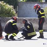 SPRÆNGNING. Redningsmandskab ved åstedet foran skolen i Brindisi. 