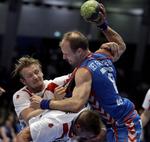 styrkeprøve. Et par landsholdskammerater var i infight, da Lasse Boesen forsøgte at bremse Lars Jørgensen. 