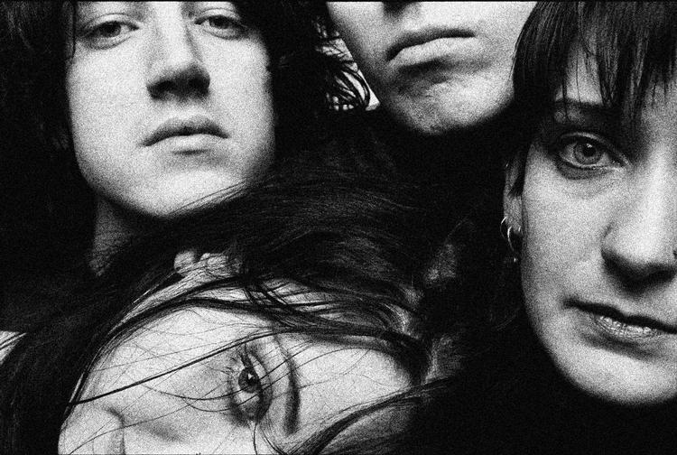Udsyn. My  Bloody Valentine brød radikalt med forestillingen om rockguitarens larm og rejste en symfonisk storm  i dens feedback. Det er lige så  klaustrofobisk  som udfriende at genhøre. 