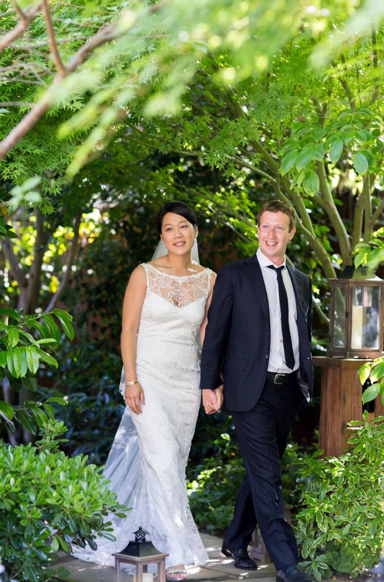 Sådan. Mark Zuckerberg lagde dette billede ud på sin Facebook-profil af sig selv og sin hustru Priscilla Chan. 
