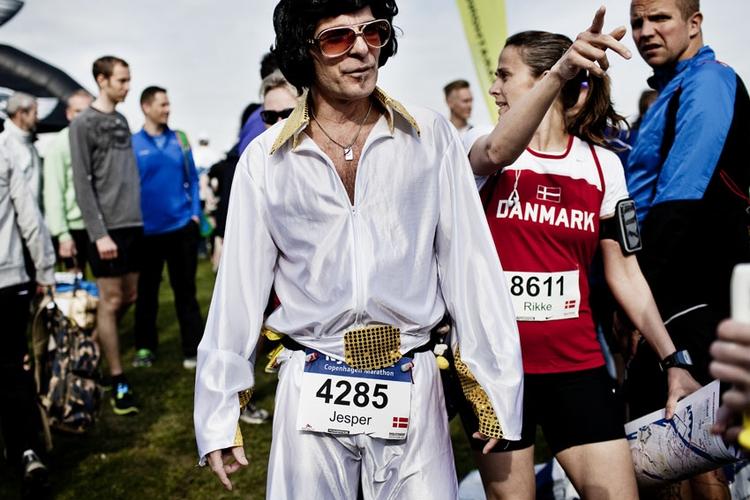 opbakning. Jeg får også bedre publikumsopbakning, når jeg er Elvis, fortæller Michael Ahler. 