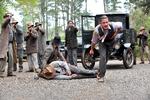 træsprit. John Hillcoats 'Lawless' er rå, blodig og en sorthumoristisk parodi på gangsterfilmgenren. Foto fra filmen 