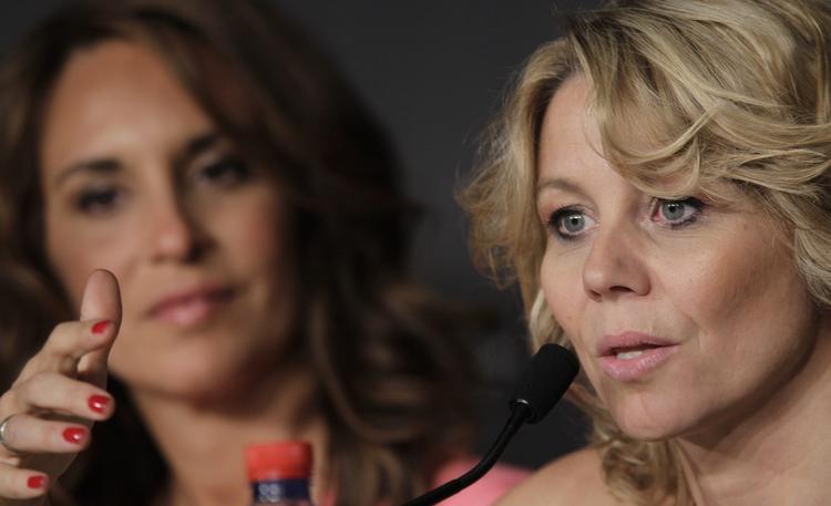 Gensyn. Ligesom Thomas Vinterberg var den jævnaldrende Anne Louise Hassing med i Cannes for 14 år siden. Hassing spillede med i Lars von Triers 'Idioterne', der også deltog i hovedkonkurrencen i 1998, men som modsat 'Festen' fik mange knubbede ord med på vejen. I baggrunden den svenske skuespiller Alexandra Rapaport. 