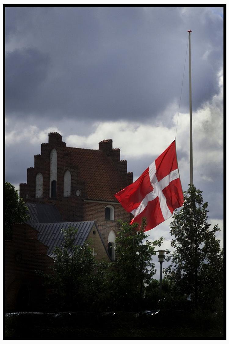Kirkemonopol. Spørgsmålet om at afskaffe store bededag bør diskuteres i en kulturel og samfundsmæssig ramme. 