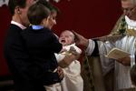 NAVNGIVNING. Den lille prinsesse Athena gav lyd under dåben i Møgeltønder Kirke. 