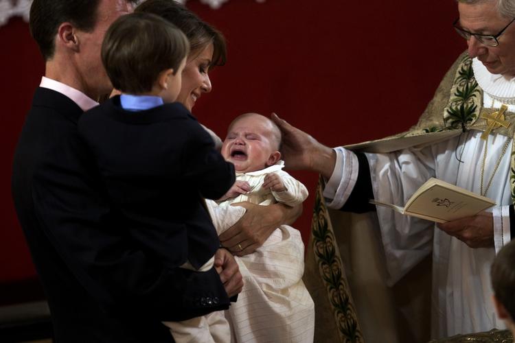 NAVNGIVNING. Den lille prinsesse Athena gav lyd under dåben i Møgeltønder Kirke. 