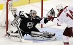 NHL. Phoenix Coyotes har stadig chancen for at komme videre efter en 2-0 sejr over Los Angeles Kings 