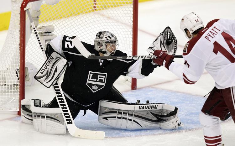 NHL. Phoenix Coyotes har stadig chancen for at komme videre efter en 2-0 sejr over Los Angeles Kings 