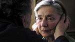 Film. Anne (Emmanuelle Riva) får et slagtilfælde, og hendes mand Georges (Jean-Louis Trintignant) er tvunget til at overvære hendes deroute i Michael Hanekes nye film. 