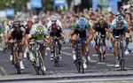 Slået. Tom Boonen (t.h.) fik adskillige gange baghjul i Tour of California af den unge fremadstormende Peter Sagan. 