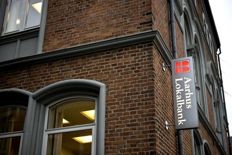 Bankkrise. Aarhus Lokalbank, der fusionerede med Vestjysk bank ved årsskiftet er blandt de mest kriseramte banker i landet. 