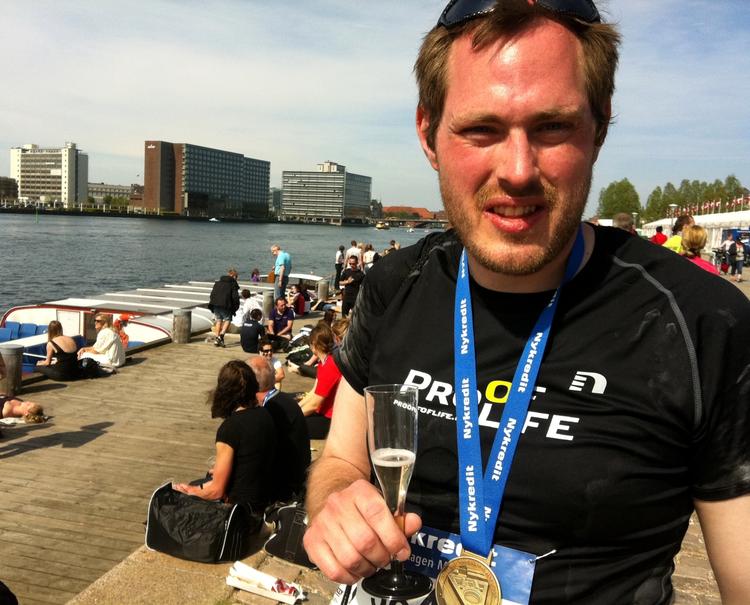 RASK. Saltskjolder på trøjen beviser, at Søren Bloch har fortjent sin champagne. 