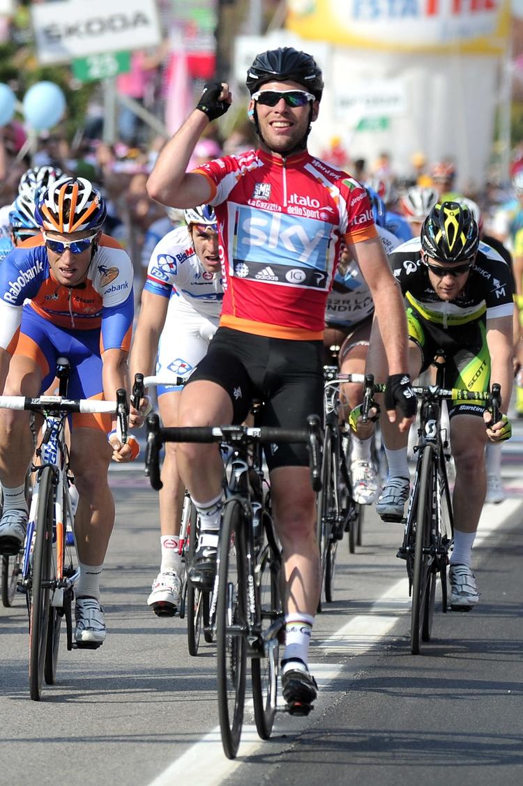 1. Mark Cavendish fører pointkonkurrencen, men  får det svært i den sidste uge af Giroen, hvor der er masser af bjergtoppe på programmet. 