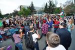 Grandprixfest. 23.000 grandprixfans og 42 nationer deltager i den store popfest i Baku. 