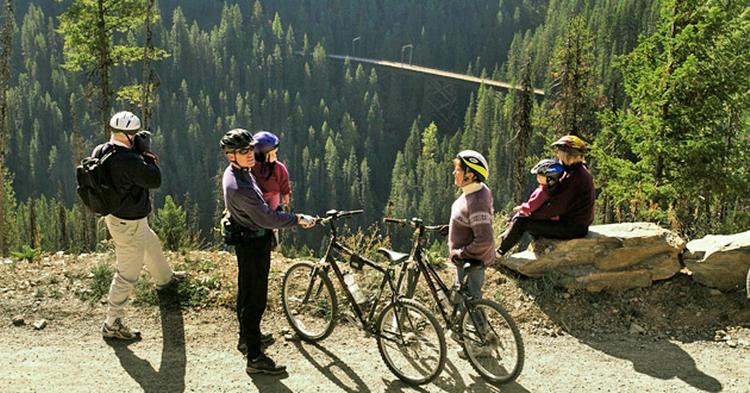 TOUR. I Idaho kan du tage en cykeltur ad en gammel togstrækning kendt som Hiawatha-ruten. 