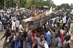 Vrede. Demonstranter i Mali raser mod landets midlertidige præsident og har stormet hans palads. 