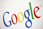Konkurrenceforvridende. Google bliver anklaget for at favorisere sine egne produkter i søgemaskinens resultater. EU er bekymret for monopollignende forhold. 