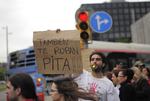 arbejdsløs. Verden over breder arbejdsløsheden sig for alvor blandt unge. Billedet her er fra Spanien, hvor der protesteres over regeringens planer om nedskæringer på grund af den økonomiske krise, der har ramt landet hårdt. 
