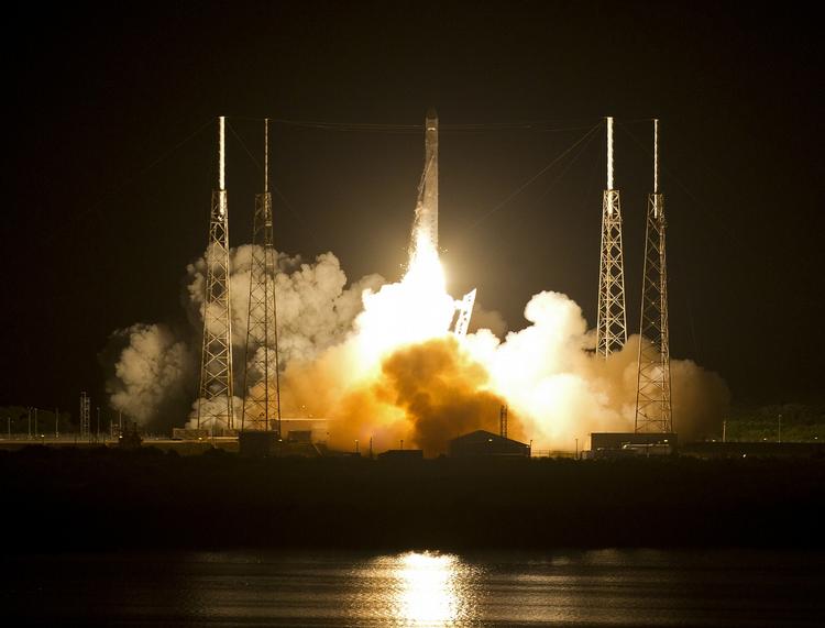 SpaceX. I dag lykkedes opsendelsen af Dragon-kapslen endelig. 
