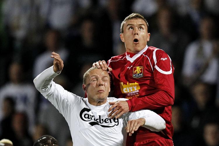 Krumtap. FCN's forsvarsgeneral Andreas Bjelland (t.h.) blev skadet i søndags mod Brødnby, men forventes klar til AC Horsens-kampen. 