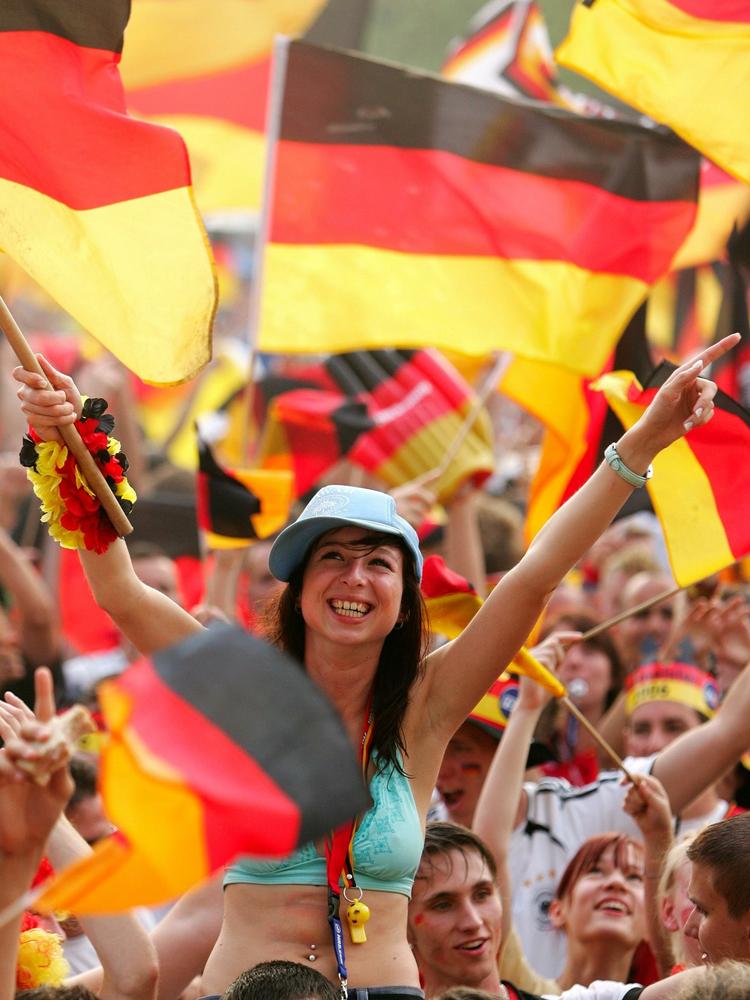 Flagning. Da Tyskland nåede VM-semifinalen i 2006, blev flagene fundet frem. 