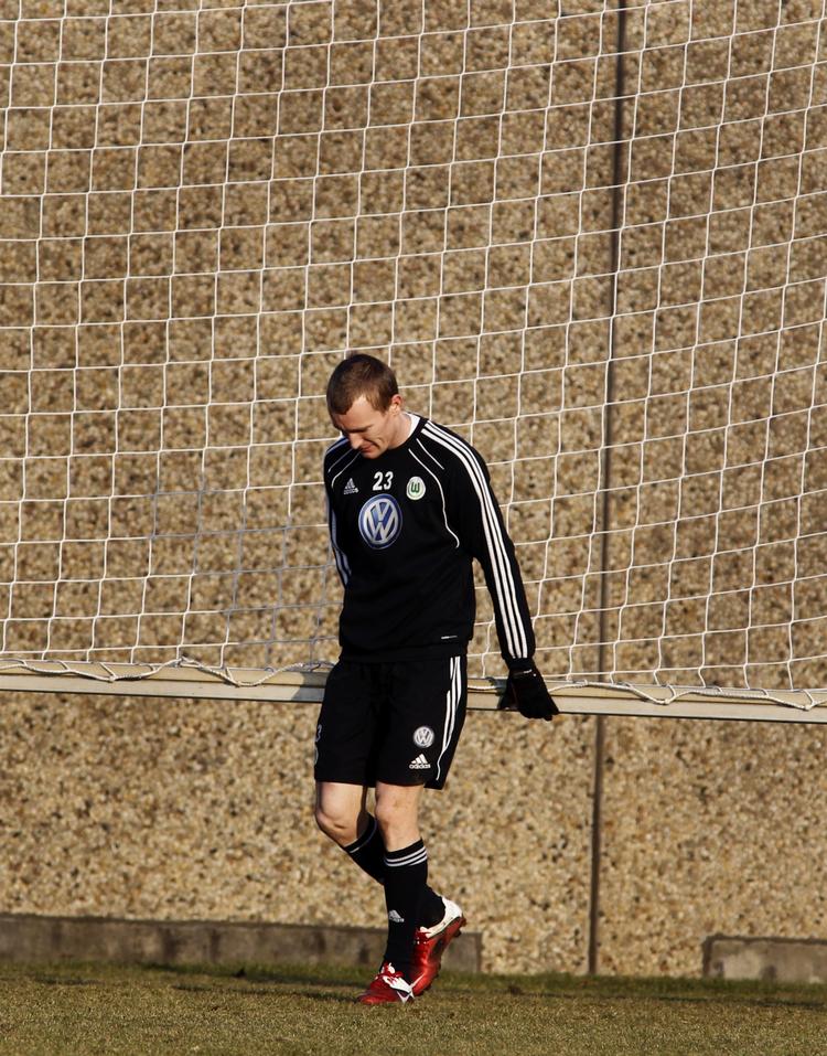 Klubskifte. Thomas Kahlenbergs forhold til ledelsen i Wolfsburg var i flere perioder i 2011 så anstrengt, at han blev sendt på træningsbanen med reserver og ungdomsspillere. 