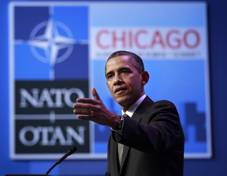 Hårdhændet. Ved et NATO-topmøde i Chicago fastslog præsident Obama over for amerikanske journalister, at han har til sinds at fortsætte sine angreb på Mitt Romneys fortid i kapitalfonden Bain Capital trods kritik fra baglandet. 