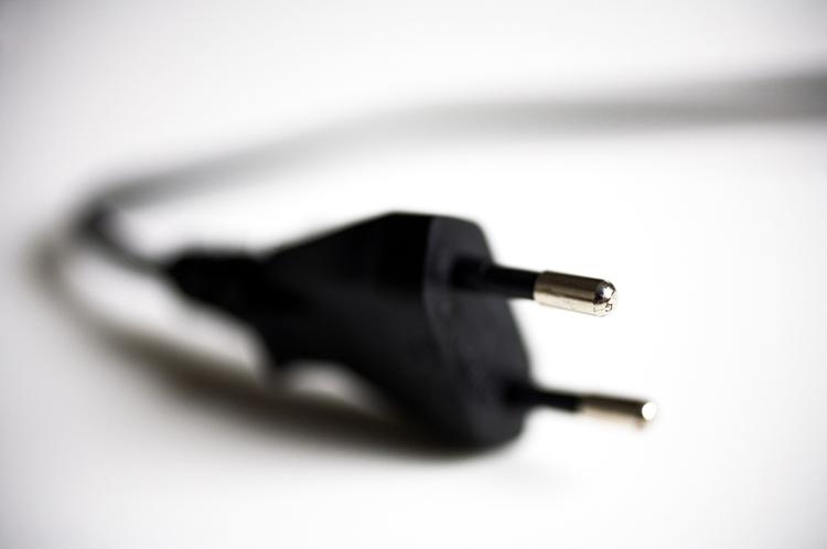 Afgifter. Det koster langt mere at tænde for strømmen i Danmark end i resten af EU. 