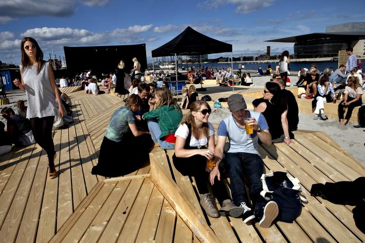 sensommer. Det er med at komme ud i weekenden, hvor vi kan få op over 24 grader, spår DMI. 