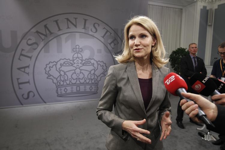 Aftale. Helle Thorning-Schmidt har indkaldt partierne i Folketinget til de indledende forhandlinger om en trepartsaftale. 