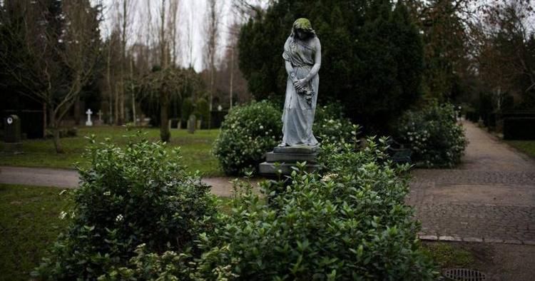 KIRKEGÅRDSRUNDTUR. Assistens Kirkegård på Nørrebro er et af de steder, der gemmer på mange spændende fortællinger. 