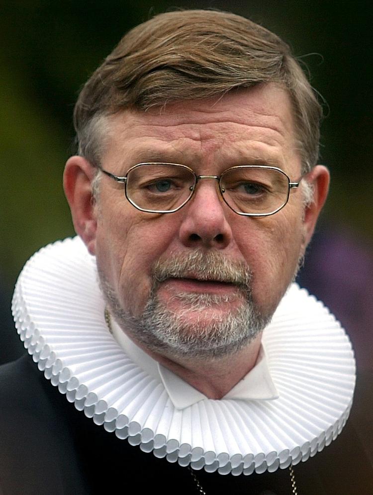 Ansvar. Biskop Kjeld Holm er forarget over, at massakren i Norge sidste år udlægges som Guds værk af flere teologer. 