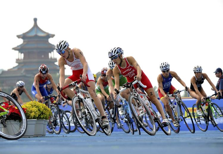 triathlon. Line Jensen (forrest til venstre) har nu også kvalificeret sig til OL. 